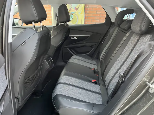 Peugeot 3008 PureTech 130 Allure 2018 Benzine 9