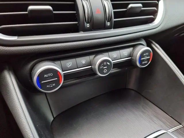 Alfa Romeo Giulia 2.0 Super / AUTOMAAT / 2017 Benzine 18
