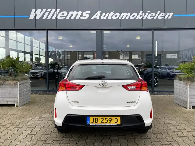 Toyota Auris 1.3 Comfort 2014 Benzine 7