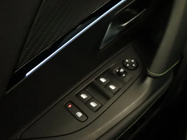 Peugeot e-2008 EV GT 54 kWh 2023 Elektrisch 24