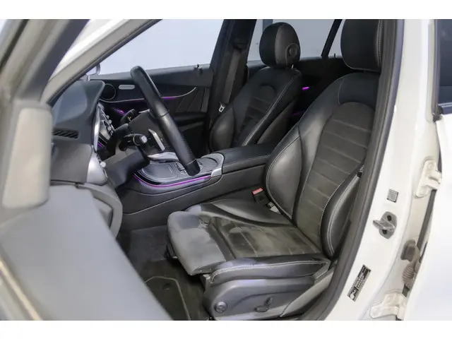 Mercedes-Benz GLC 300e 4MATIC 2021 Hybride Benzine 23