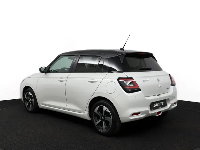 Suzuki Swift 1.2 Style Smart Hybrid 2025 Benzine 12