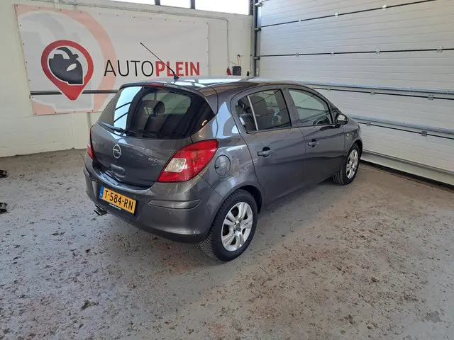 Opel Corsa 1.2 EcoFlex Selection 2012 Benzine 4