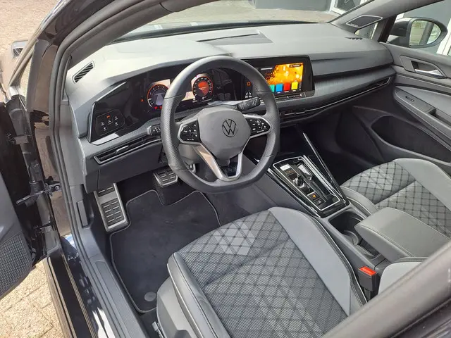 Volkswagen Golf 1.5 eTSI R-Line NIEUWSTAAT 2023 Benzine 7