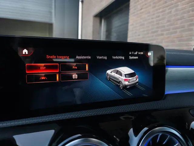 Mercedes-Benz A-Klasse 250e AMG 2020 Hybride Benzine 23