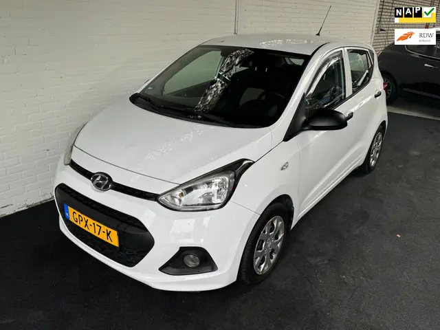 Hyundai i10 1 JAAR APK (motor rookt ) 2016 Benzine