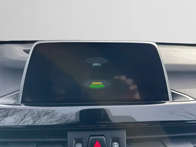 BMW X1 sDrive18i High Executive Aut- 2017 Benzine 10