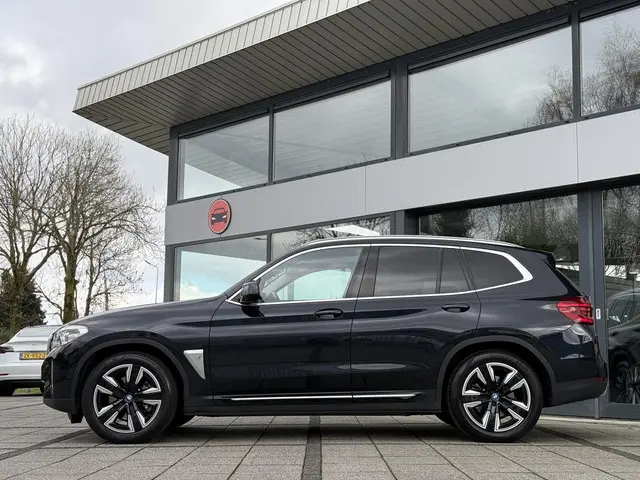 BMW iX3 3