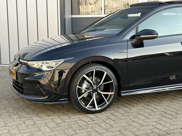 Volkswagen Golf 1.5 eTSI R-Line Business 2023 Benzine 3