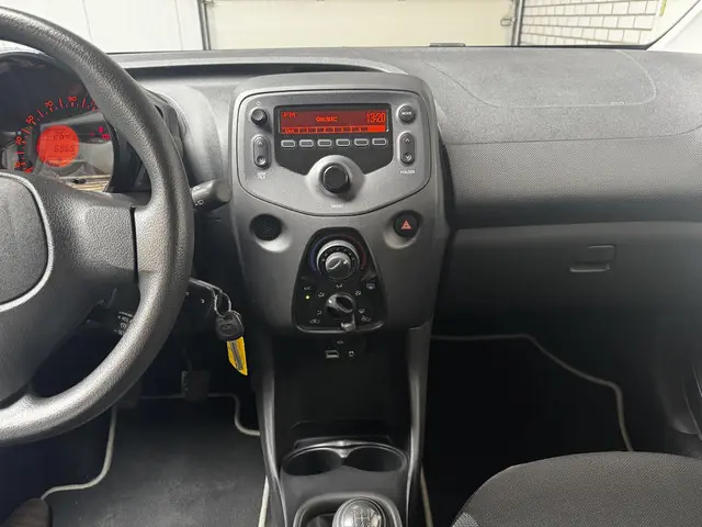 Toyota Aygo 1.0 VVT-i x-now 5-Drs 2017 Benzine 18