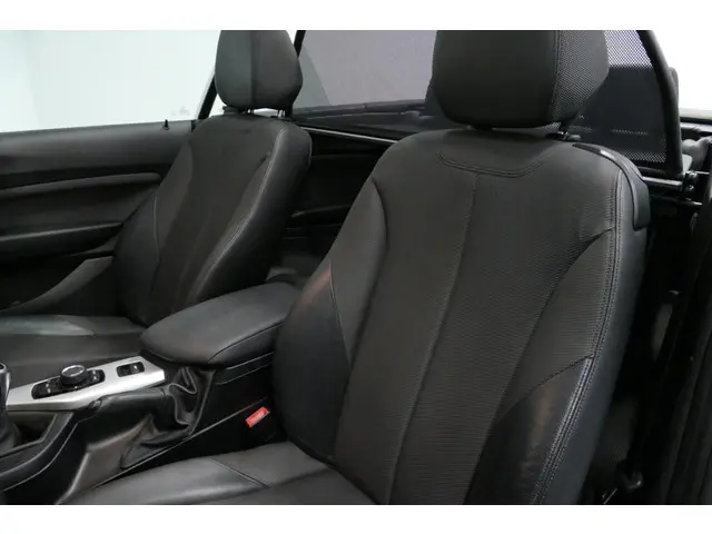 BMW 2 Serie Cabrio 218i Essential 2015 Benzine 8