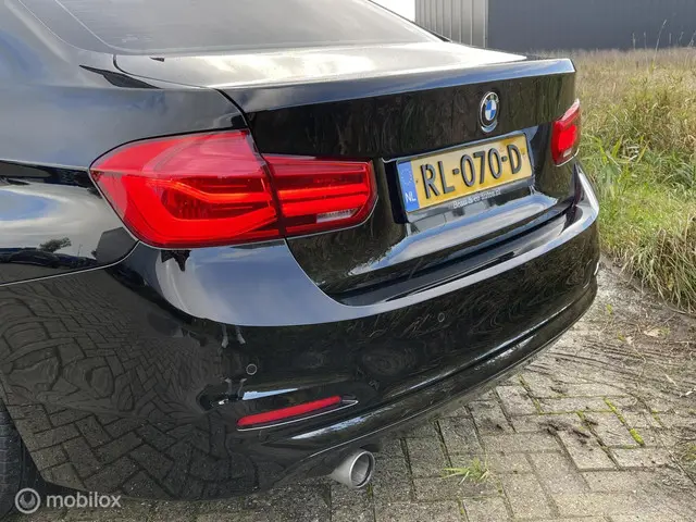 BMW 3 Serie 318i 2018 Benzine 9