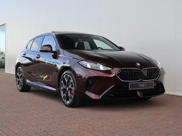 BMW 1 Serie 120 2025 Benzine 6