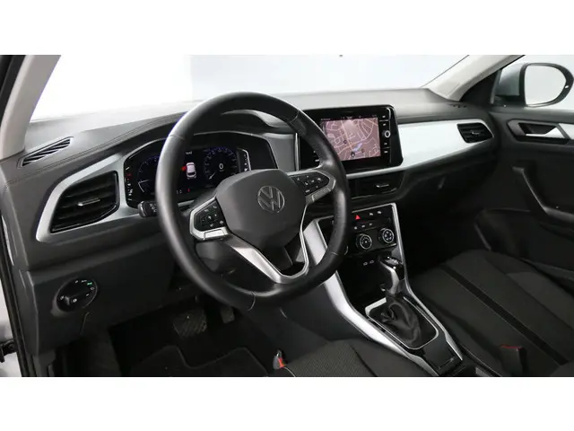 Volkswagen T-Roc 1.5 TSI 150pk Life DSG 2023 Benzine 16