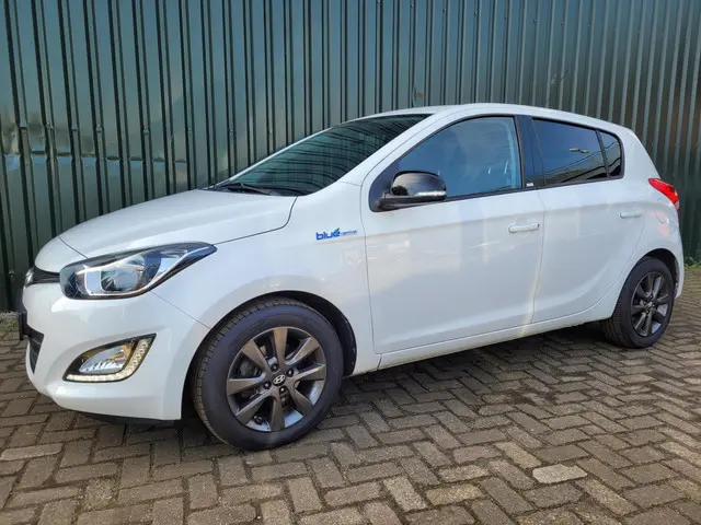 Hyundai i20 1.2 HP i-Motion 2015 Benzine 2