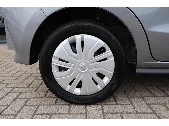 Mitsubishi Space Star 1.2 Connect+ 2023 Benzine 24