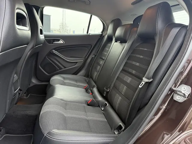 Mercedes-Benz GLA 180 2018 Benzine 8