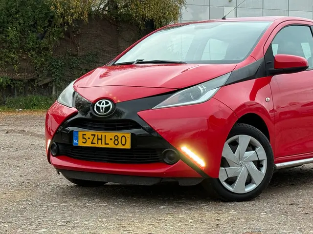 Toyota Aygo 1.0 VVT-i x-play/SIDE BARS 2015 Benzine 2