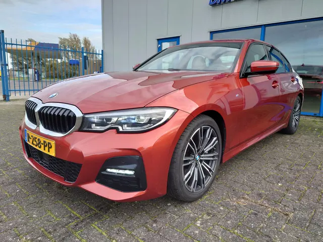 BMW 3 Serie 330i High Executive 2019 Benzine 24