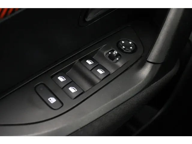 Peugeot 2008 1.2 PureTech Active 2021 Benzine 18