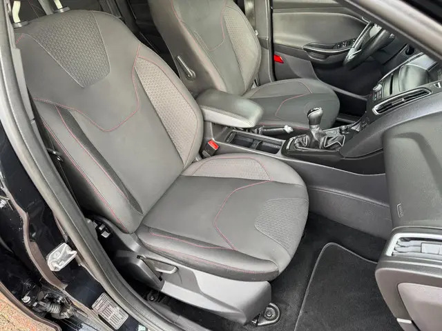 Ford Focus 1.0 Ambiente ST LINE!! 2015 Benzine 8