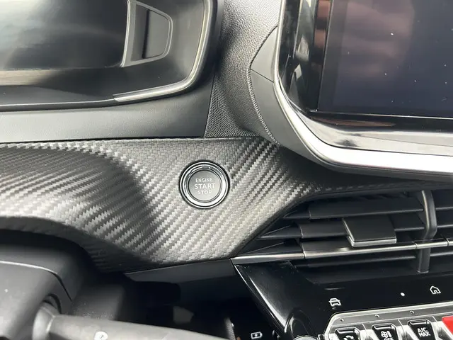 Peugeot 2008 1.2 Hybrid 145 Allure 2025 Hybride Benzine 20