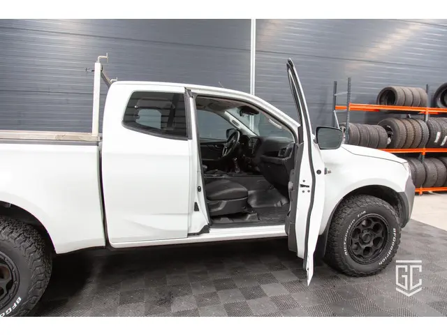 Isuzu D-Max 1.9 Double Cab lang 2024 Diesel 9