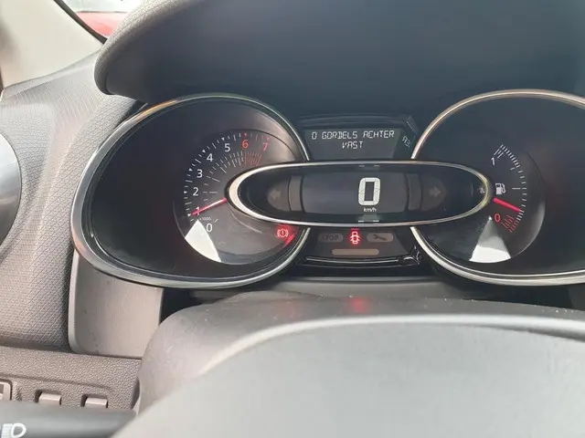 Renault Clio Estate 0.9 TCe Limited 2017 Benzine 9