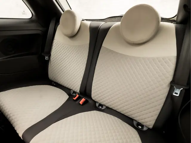 Fiat 500 1.0 Hybrid Dolcevita 2021 Benzine 14