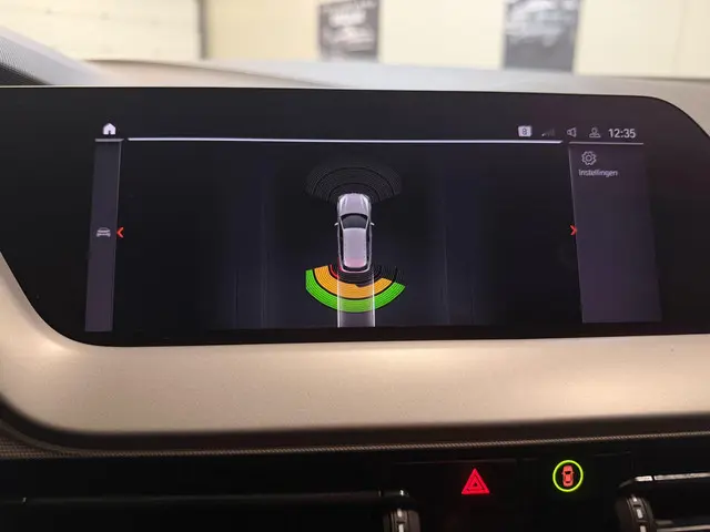 BMW 1 Serie 116i High Executive 2021 Benzine 13