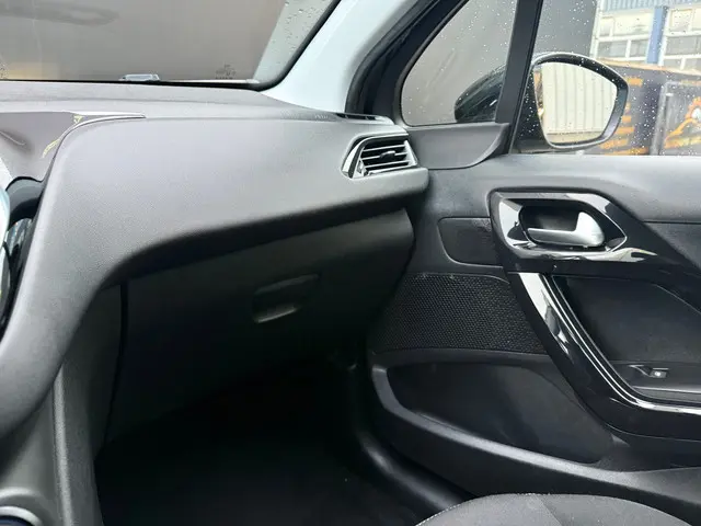 Peugeot 208 1.2 PureTech Blue Lion 2017 Benzine 41