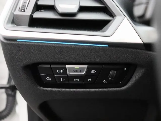 BMW 3 Serie Sedan 330e 2024 Hybride Benzine 23