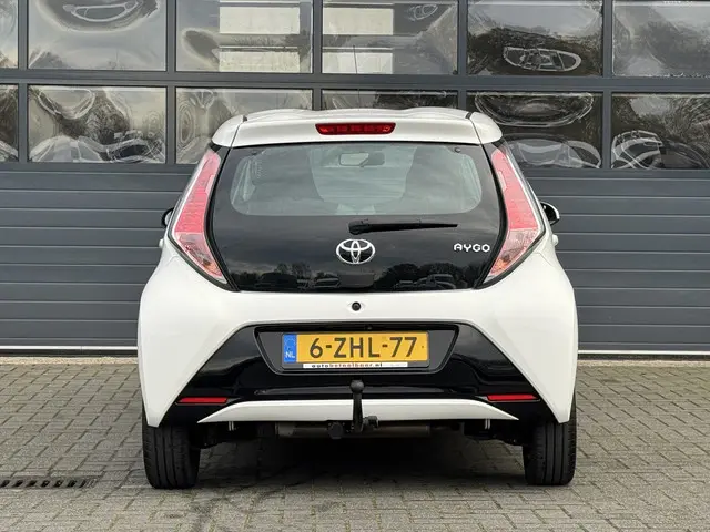 Toyota Aygo 1.0 VVT-I X-PLAY 2014 Benzine 18
