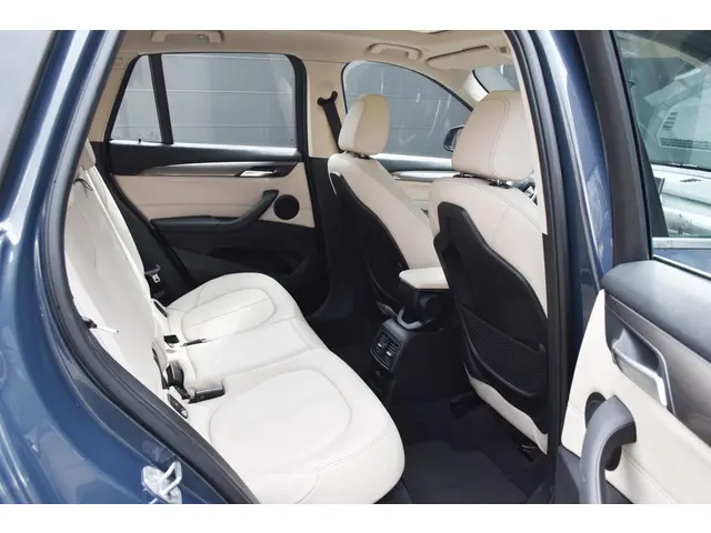 BMW X1 sDrive18i High Executive 2018 Benzine 14