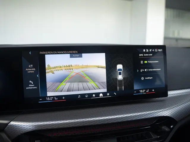 BMW 3 Serie Touring 320i 2025 Benzine 23