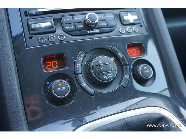Peugeot 5008 1.6 THP Allure 5 - persoons! 2015 Benzine 17