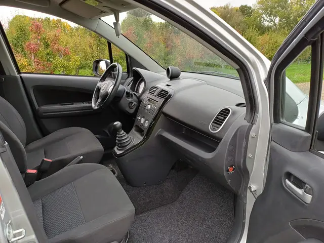 Suzuki Splash 1.2 Exclusive EASSS 2014 Benzine 31