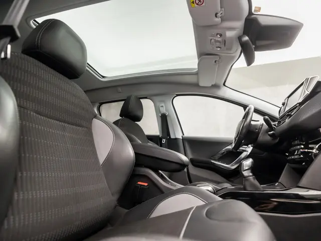 Peugeot 2008 1.2 PureTech Sport 2016 Benzine 8