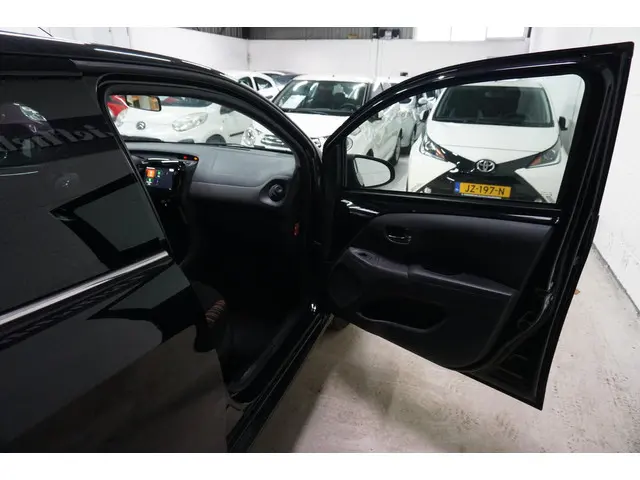 Citroën C1 1.0 VTi Shine / Camera / Airco / 2019 Benzine 30