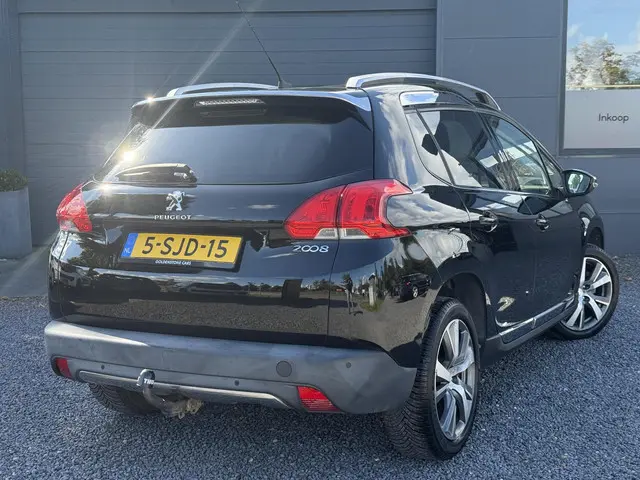 Peugeot 2008 1.6 VTi Féline 2013 Benzine 4