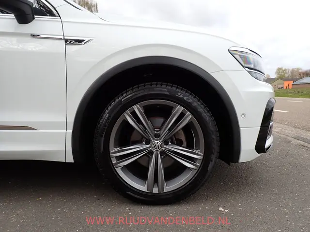 Volkswagen Tiguan Allspace 1.5 TSI R-LINE 2021 Benzine 36