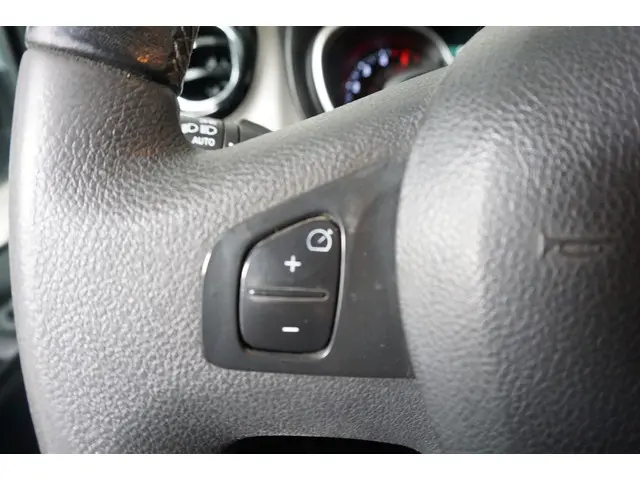 Nissan NV300 L1H1 Optima 2019 Diesel 12
