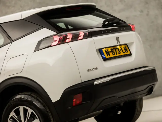 Peugeot 2008 1.2 PureTech Sport 2021 Benzine 11
