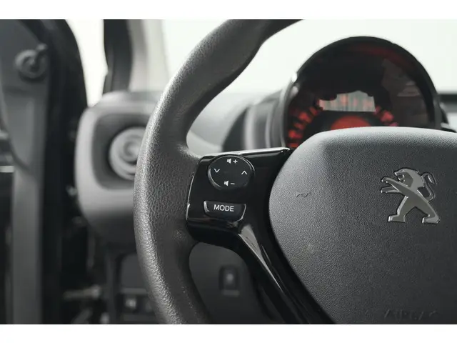 Peugeot 108 1.0 e-VTi Active 2021 Benzine 28