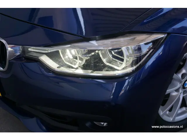 BMW 3 Serie Touring 318i 2019 Benzine 19