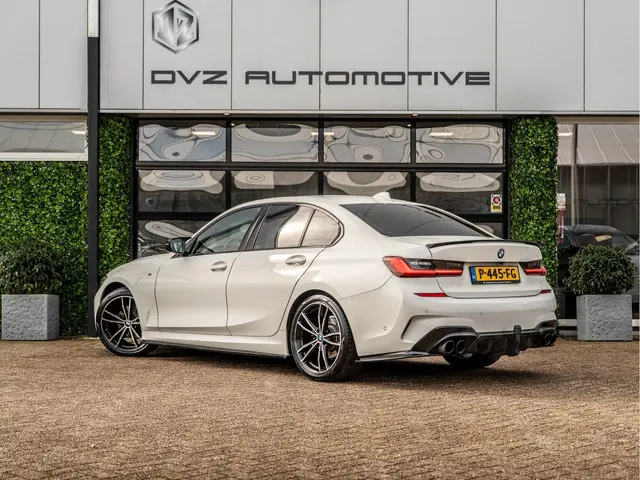 BMW 3 Serie 320i High Executive 2019 Benzine 3