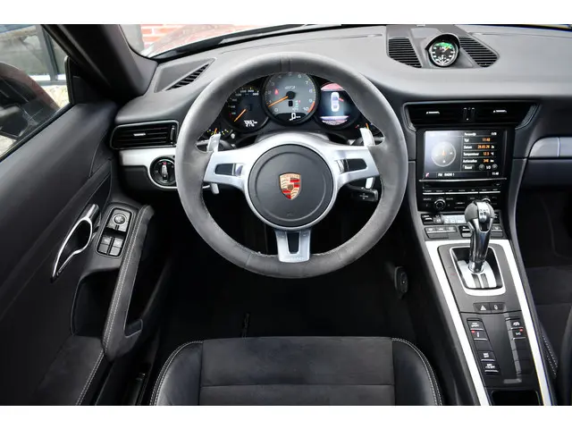 Porsche 911 3.8 GT3 2015 Benzine 23