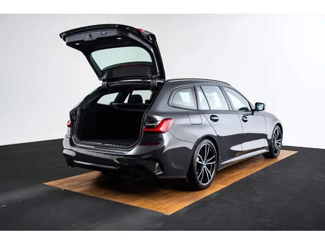 BMW 3 Serie Touring 330i Executive Edition 2020 Benzine 10