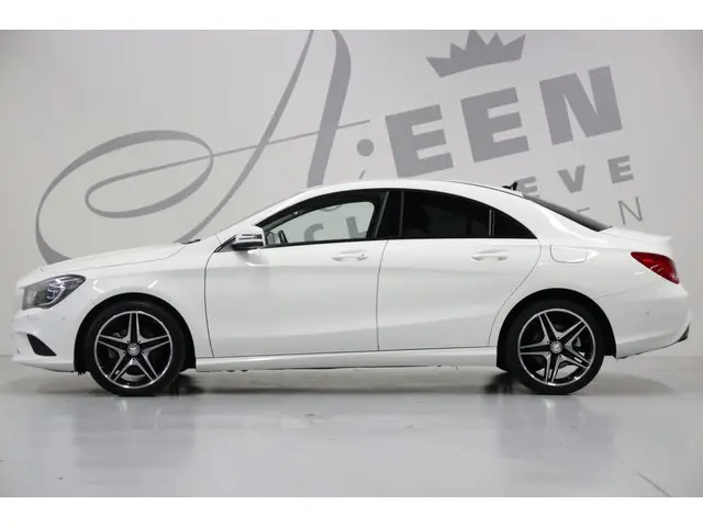 Mercedes-Benz CLA 180 2014 Benzine 28