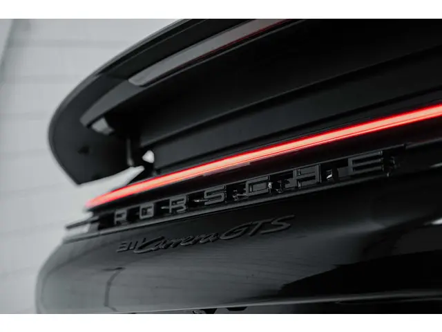 Porsche 911 Carrera GTS 2025 Benzine 6
